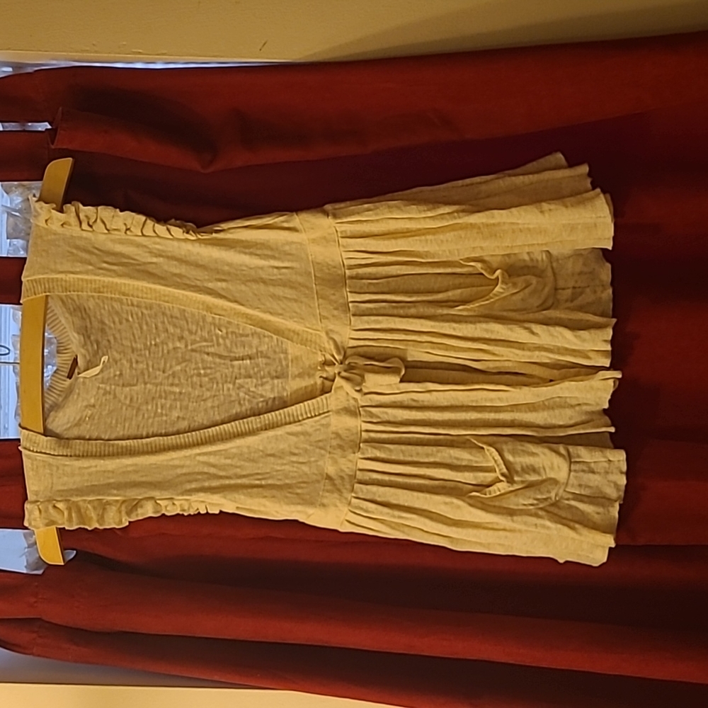 Medium Cream Pleated Knit Vest w/ small pockets